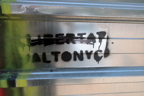 Pintada en favor de la liberación de Valtonyc en defensa de la libertad de expresión