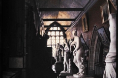 Intérieur du musée installé dans l'ancienne église du couvent des Jacobins, Morlaix, Finistère, Bretagne, France, Vers 1912, (Autochrome, 12 x 9 cm), Stéphane Passet (?), Département des Hauts-de-Seine, musée Albert-Kahn, Archives de la Planète, A 71 782 X