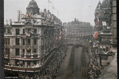 Angleterre, Londres, Panorama s/Kmgdsbridge pendant le défilé des troupes alliées
