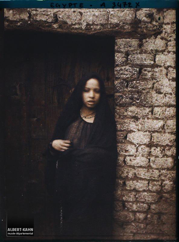 Egypte, Assiout, Jeune femme musulmane d'Assouan
