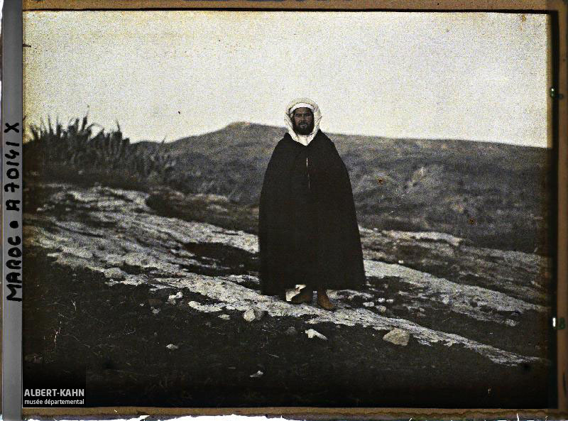 Portrait d'un marocain, Maroc, décembre 1912-janvier 1913, (Autochrome, 9 x 12 cm), Stéphane Passet, Département des Hauts-de-Seine, musée Albert-Kahn, Archives de la Planète, A 70 141