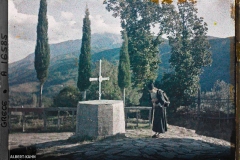 Turquie, Kariès, Moine en prières, au fond, on aperçoit le Mont Athos