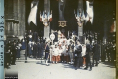 France, Paris, Cérémonial des Fetes de Jeanne d'Arc, Les abords de l'Eglise pendant la Cérémonie (Scènes diverses)