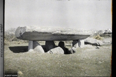 France, Environs de Locmariaquer, La table des marchands vue de l'extérieur