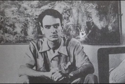 El club del pino solitario es un documental sobre el Colegio Estilo en pleno franquismo.