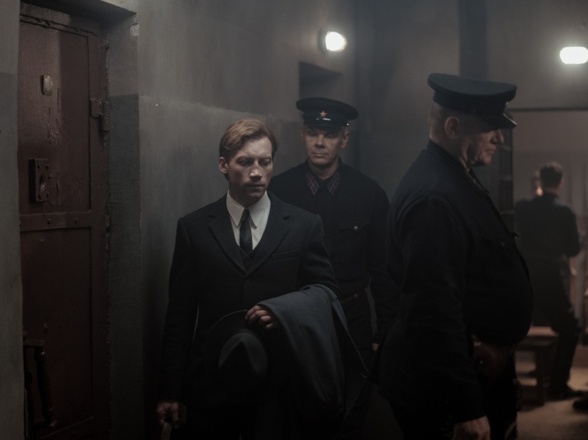 850x700_1_two_prosecutors_sergei_loznitsa_andrejs_strokins_sbs_productions_still1_copie_488